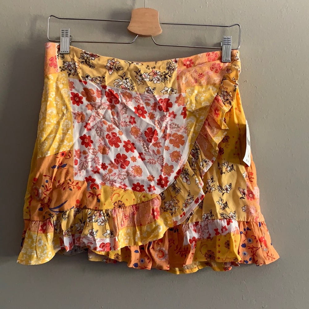 NWT patterned skirt forever 21
